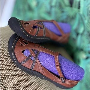 Used Women’s outdoor sandals